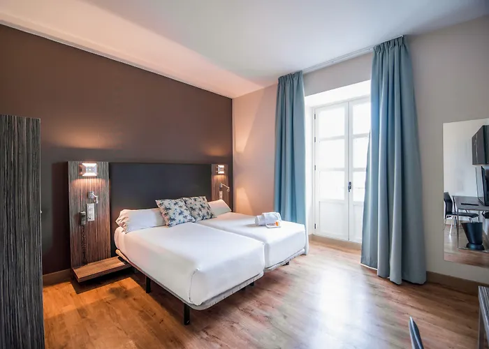 Hotel Petit Palace Santa Cruz 4*