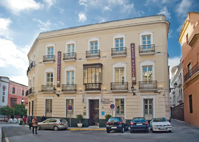Petit Palace Santa Cruz Hotel