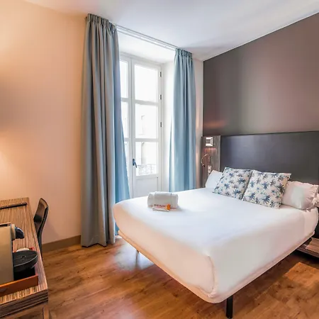 Petit Palace Santa Cruz Hotel 4*