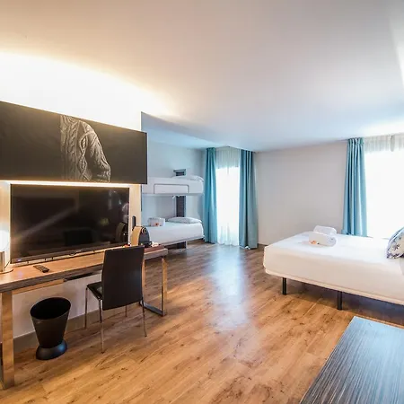 Hotel Petit Palace Santa Cruz 4*