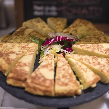 Petit Palace Santa Cruz Hotel