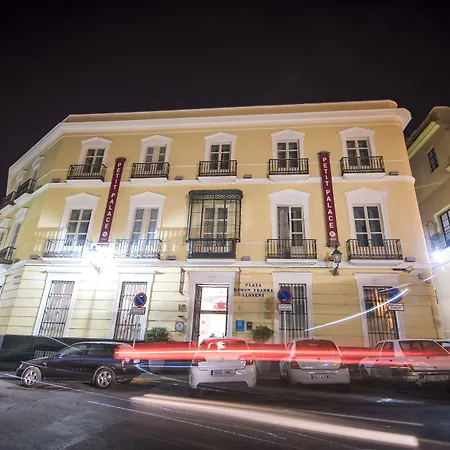 Hotel Petit Palace Santa Cruz 4*